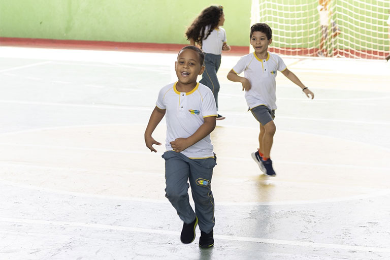 Conheça os benefícios do ensino em período integral.