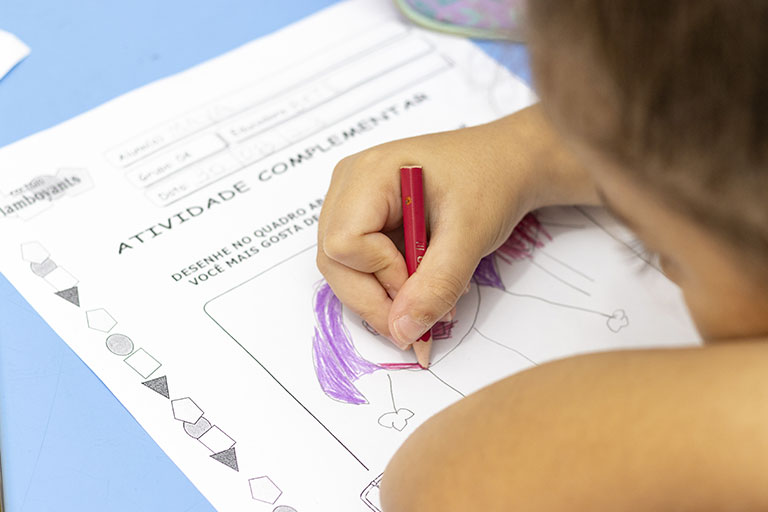 Participação ativa dos pais na formação educacional dos filhos.